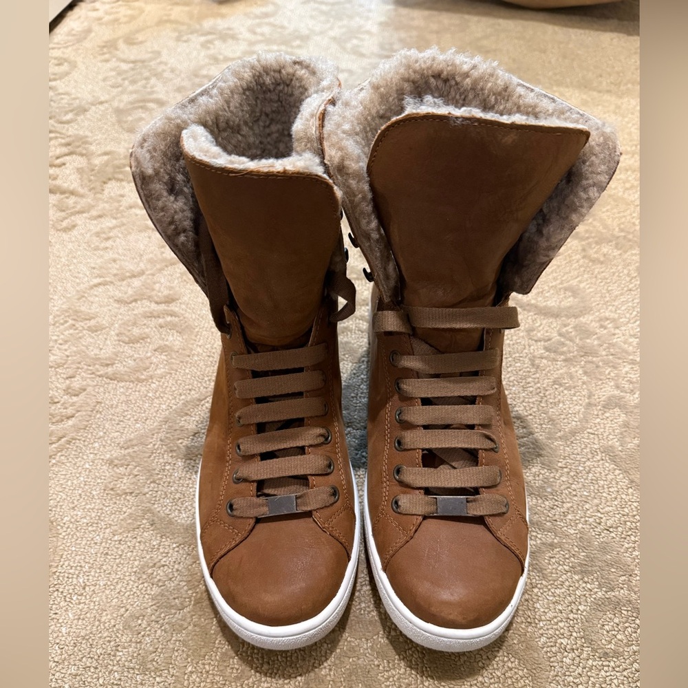 Ugg fur lined sneaker boot / chestnut color